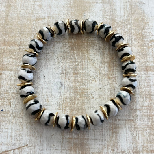 Wavy Tibetan Agate & Brushed Gold Disc Bracelet